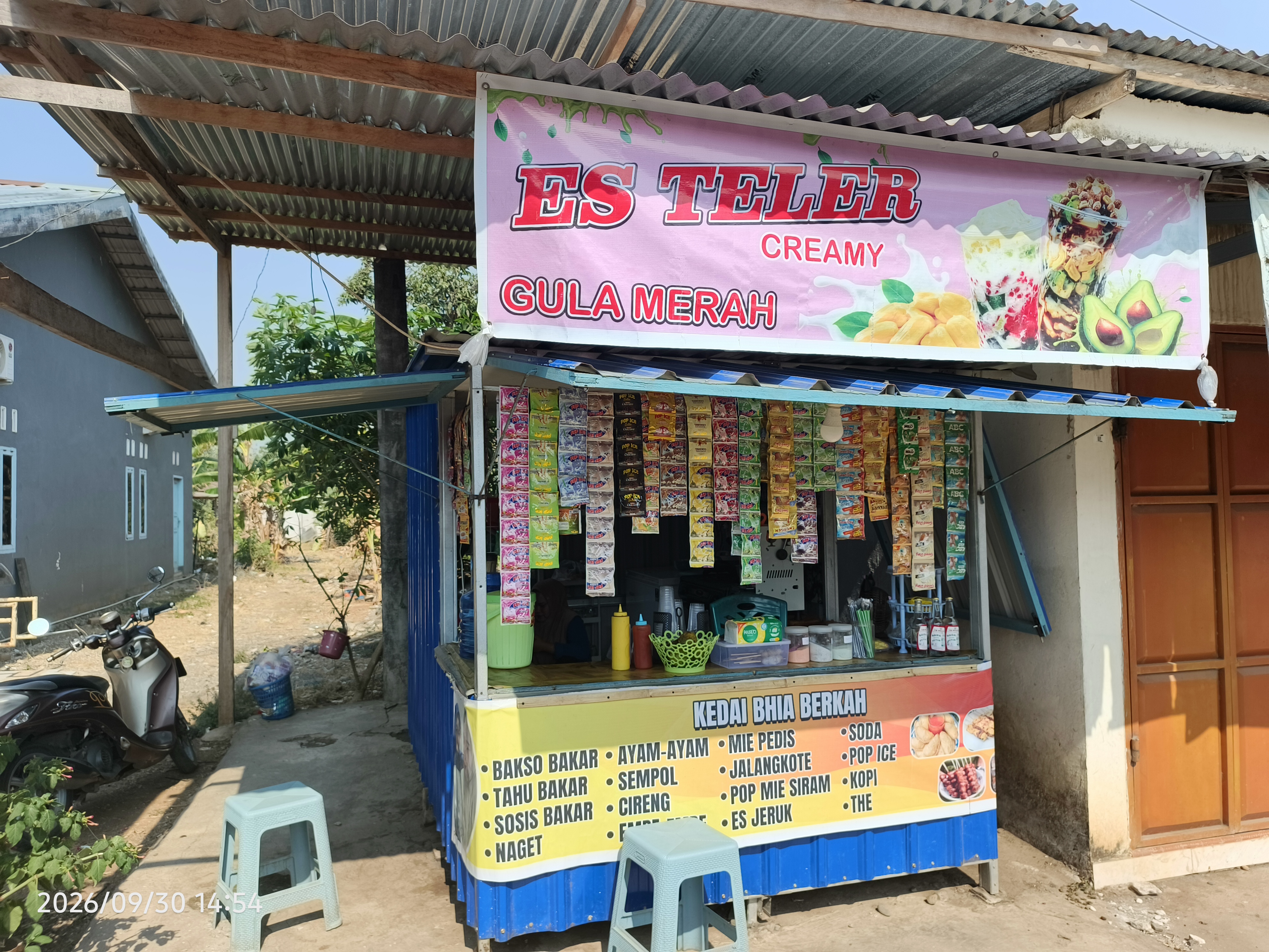 KEDAI BHIA BERKAH, Usaha Warga Desa Tellumpoccoe dengan Aneka Jajanan dan Minuman