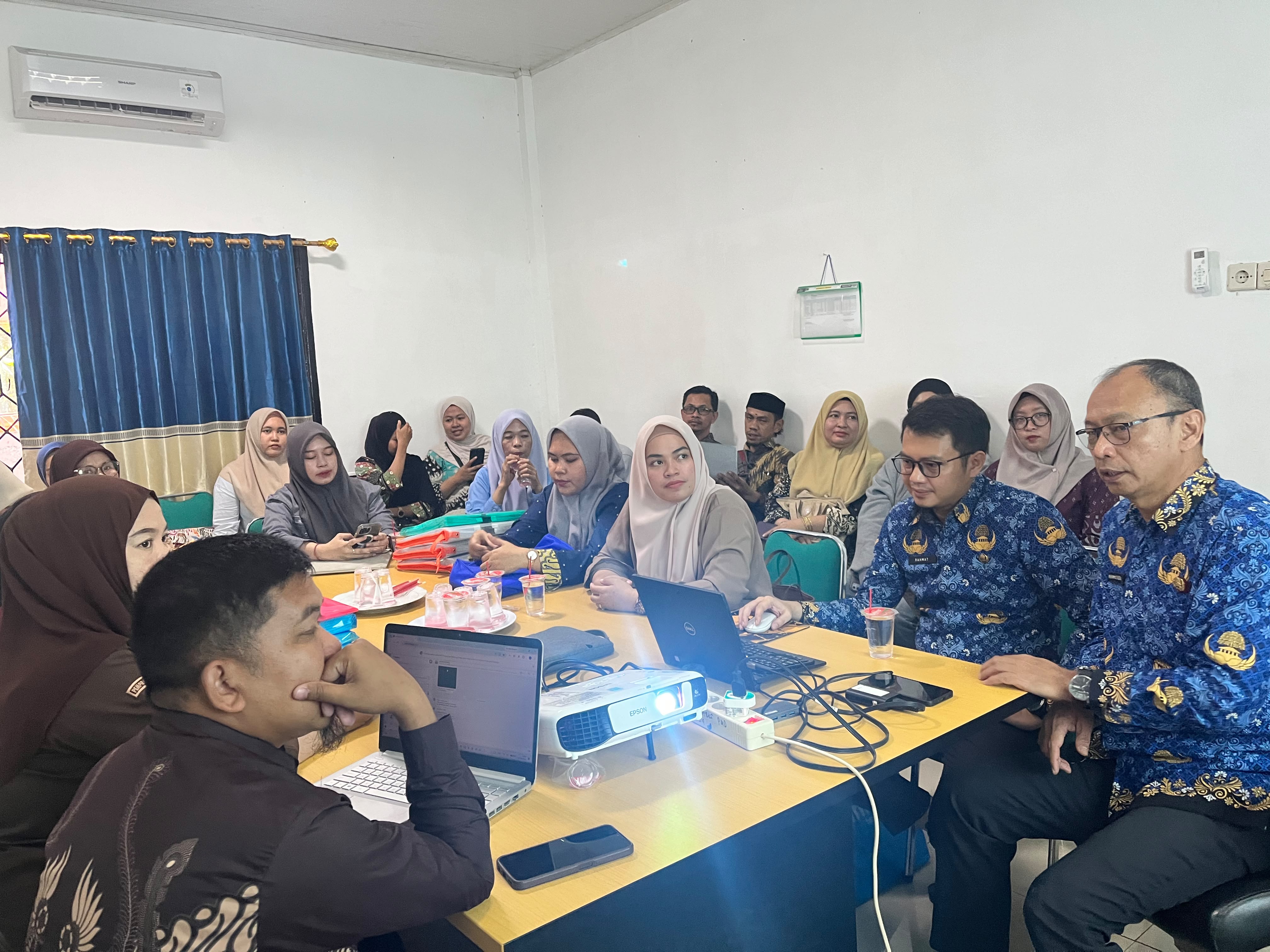 Kaur Keuangan Desa Tellumpoccoe Hadiri Rapat Koordinasi Pelaporan Tahun Anggaran 2026 di DPMD Maros